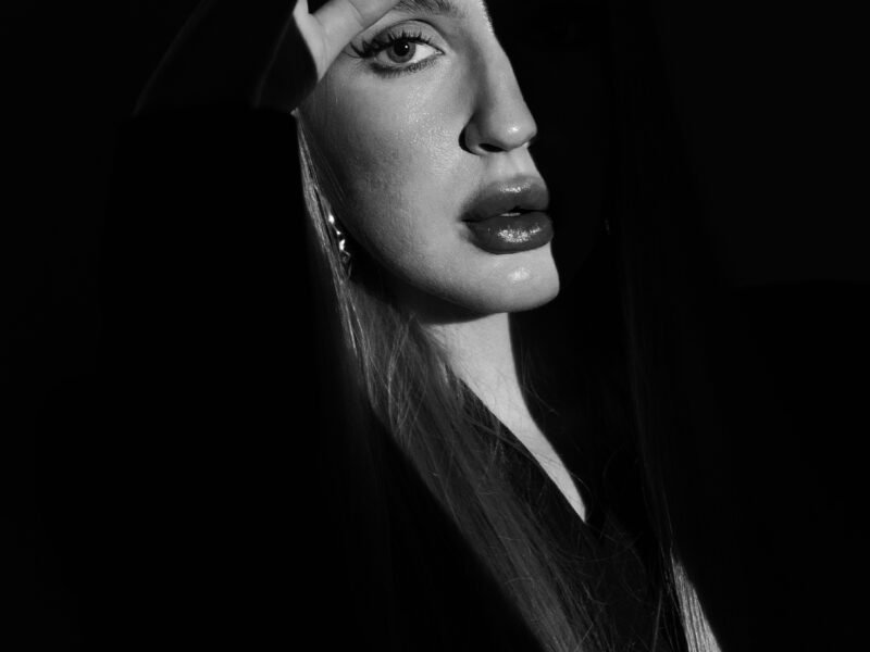 Hourly studio shoots with Laura