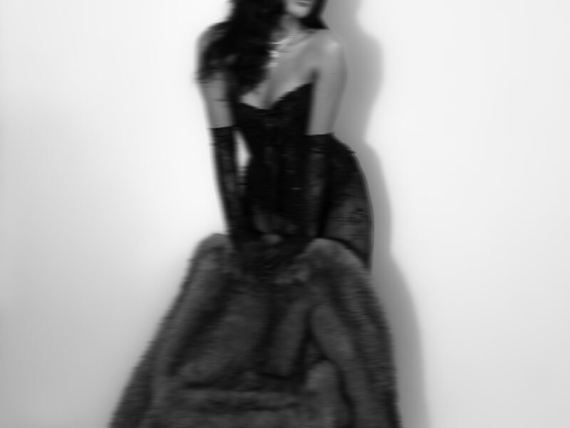 Hourly studio shoots with Laura