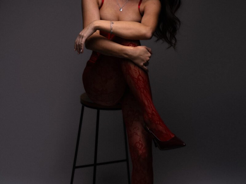 Hourly studio shoots with Laura